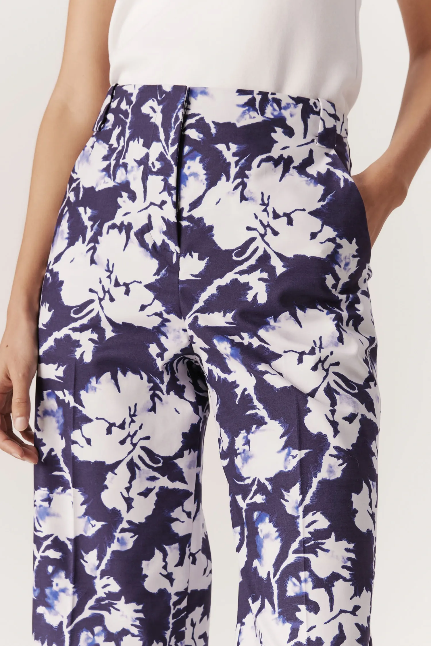 007384_CALCA_RETA_AMPLA_BOLSO_FLORAL_INDIGO_ANDREAMARQUES -3-